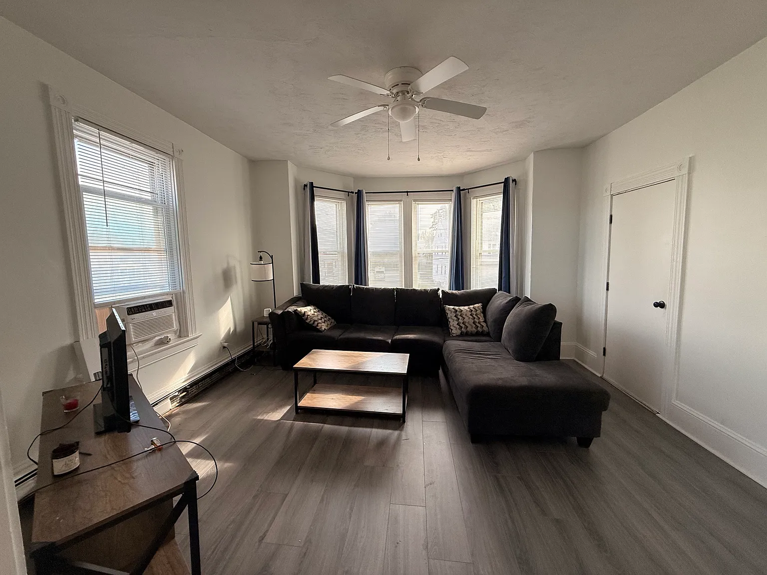 2 bed, 1100 sqft, $1,850 — Photo 2