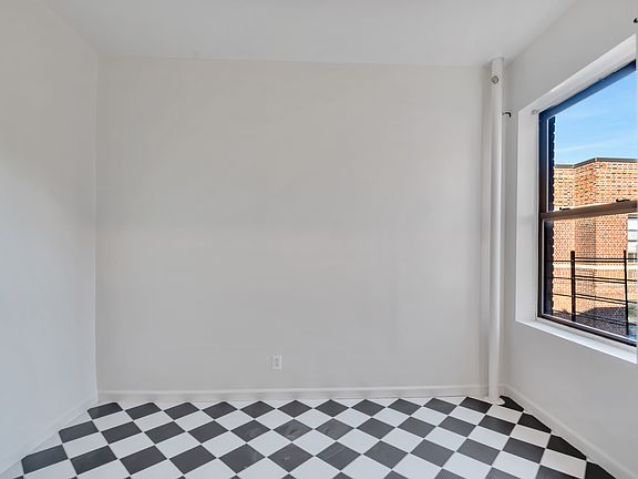 3rd image of 3265 Bainbridge Ave APT A53