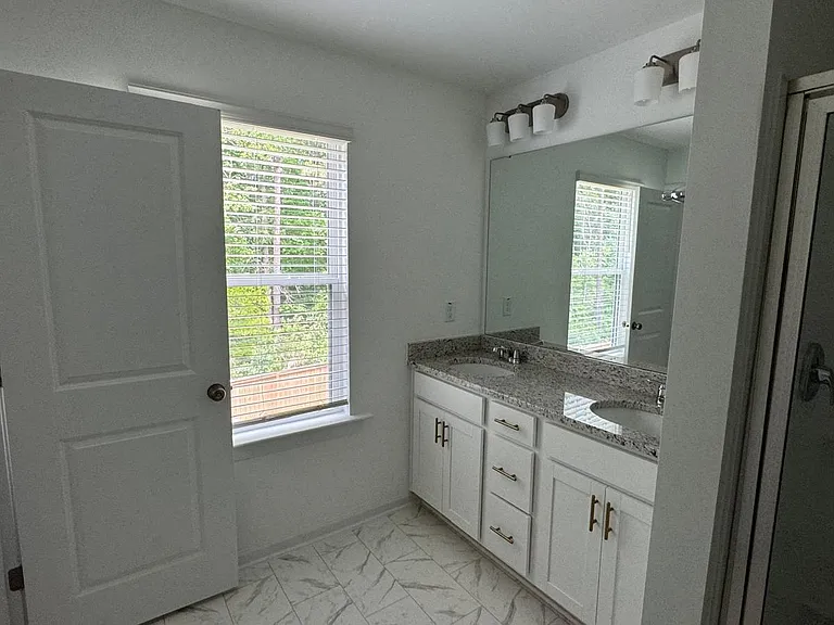8815 Malmesbury Ln — Photo 28