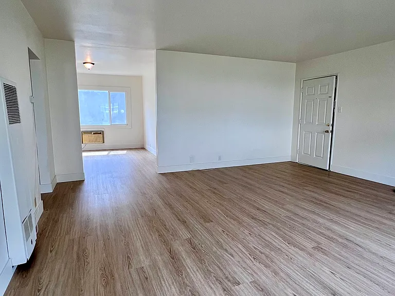1670 Amberwood Dr #B — Photo 5