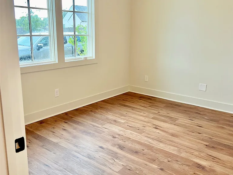 4417 Bloomsbury St — Photo 3