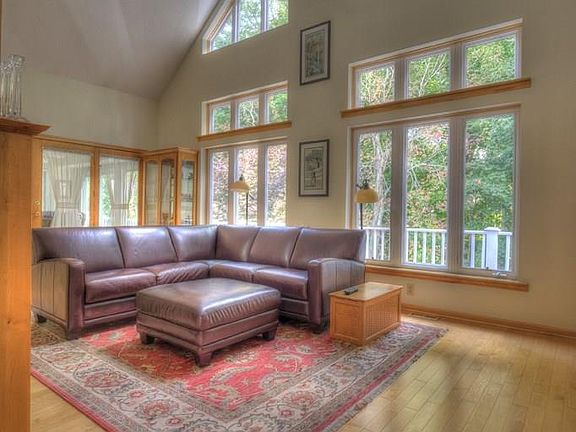 3rd image of 299 Orchard Dr