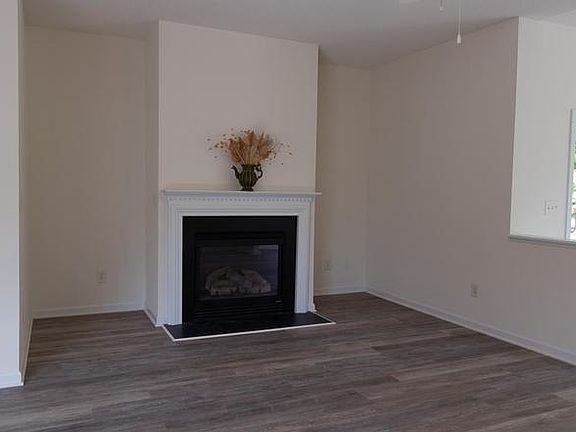 3rd image of 201 Indian Elm Ln