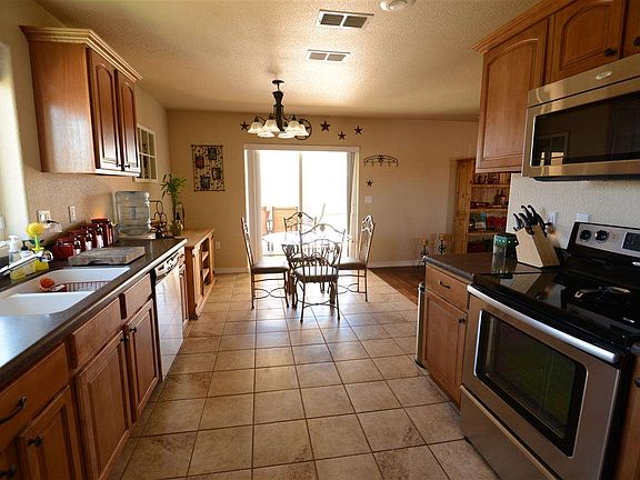3rd image of 2933 Elizabeth Ct
