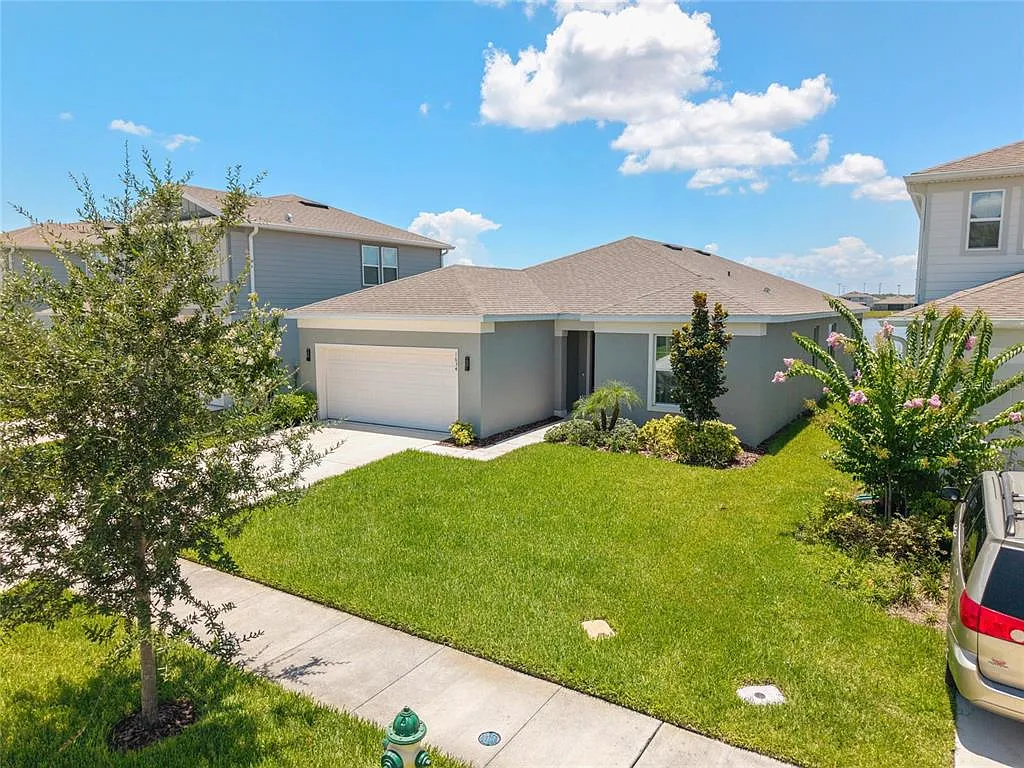 3 bed, 3.0 bath, 2262 sqft, $2,800 — Photo 2