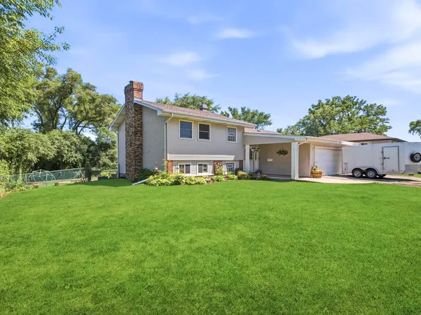 790 Evergreen Ln, Hoffman Estates, IL 60169