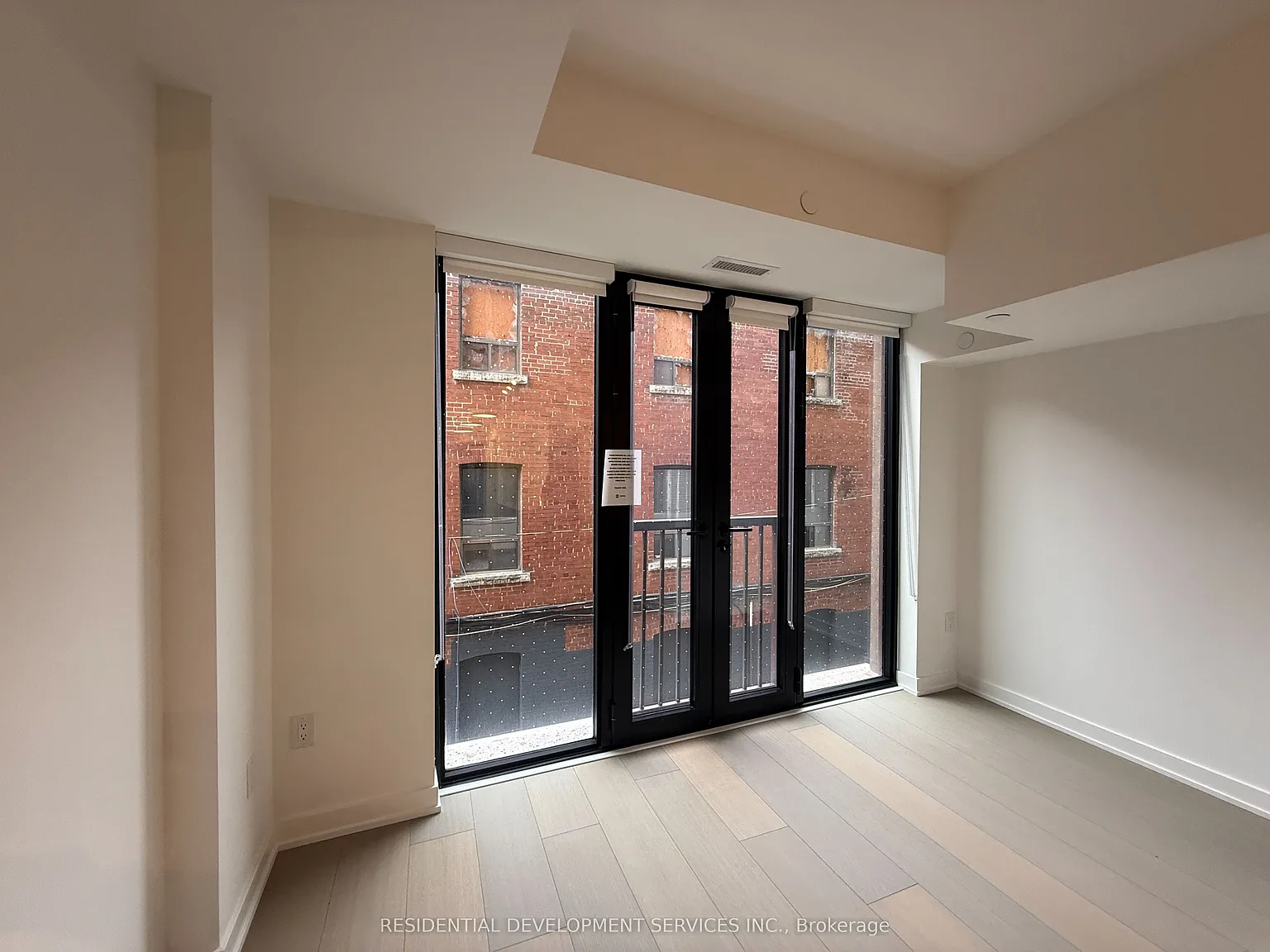 123 Portland Condos — Photo 4