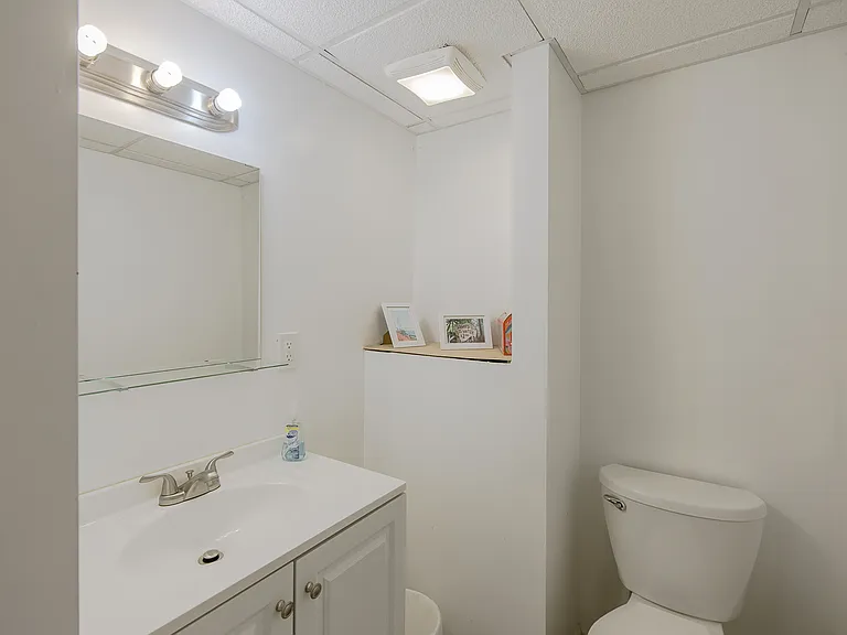 300 Stratford Ln #300 — Photo 5