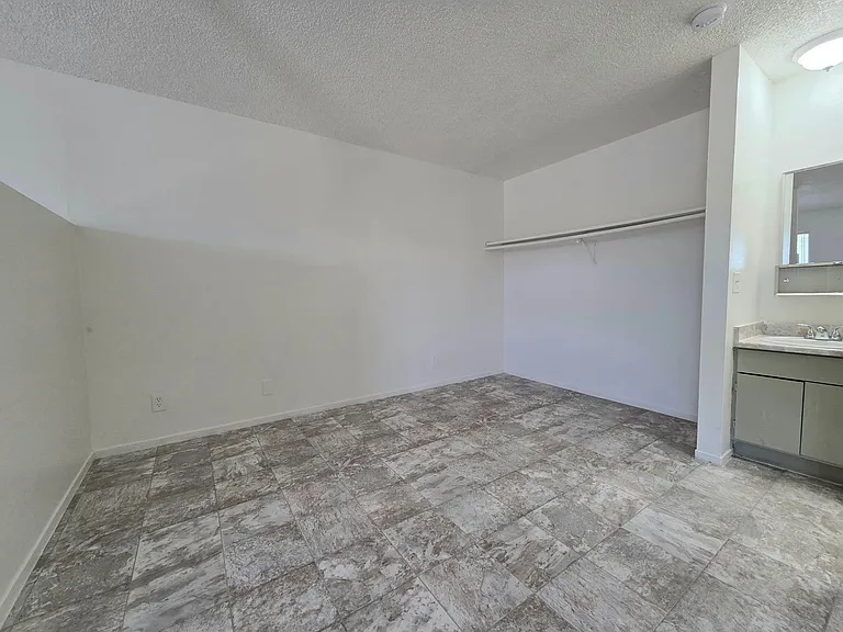 136 Judy Ln — Photo 6