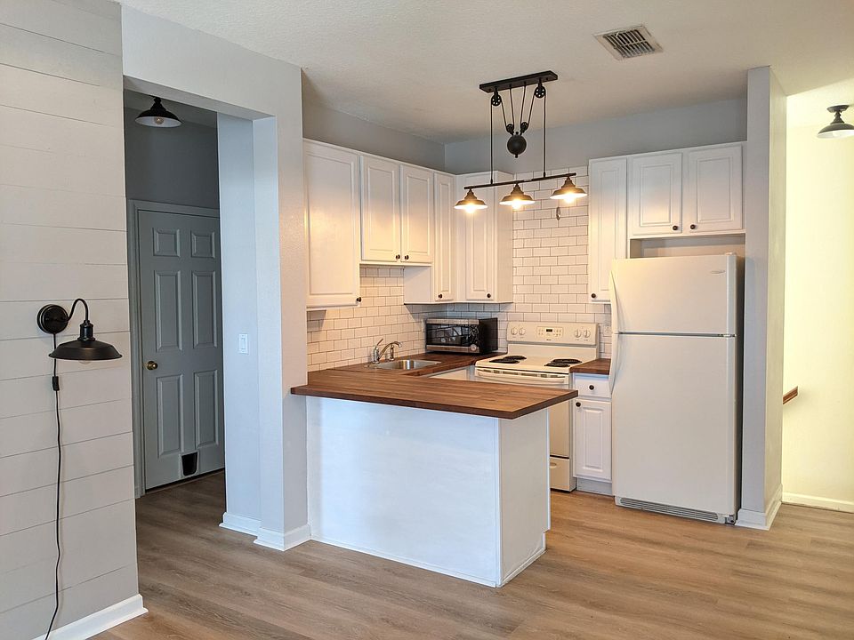 1st image of 1112 Tapestry Dr #B