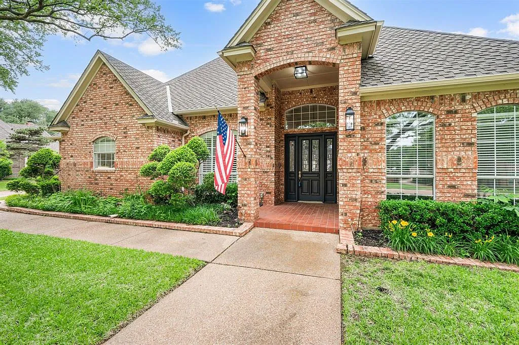 4 bed, 4506 sqft, $6,200 — Photo 4