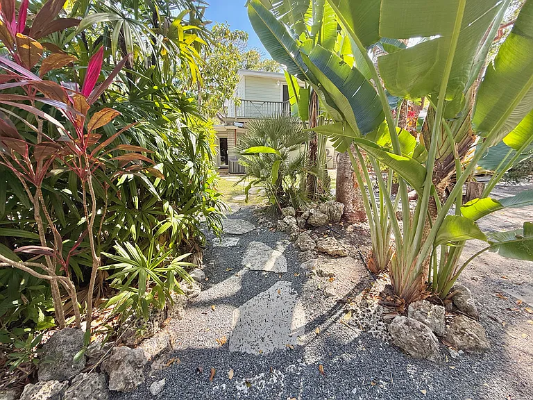 111 N Bay Harbor Dr — Photo 5
