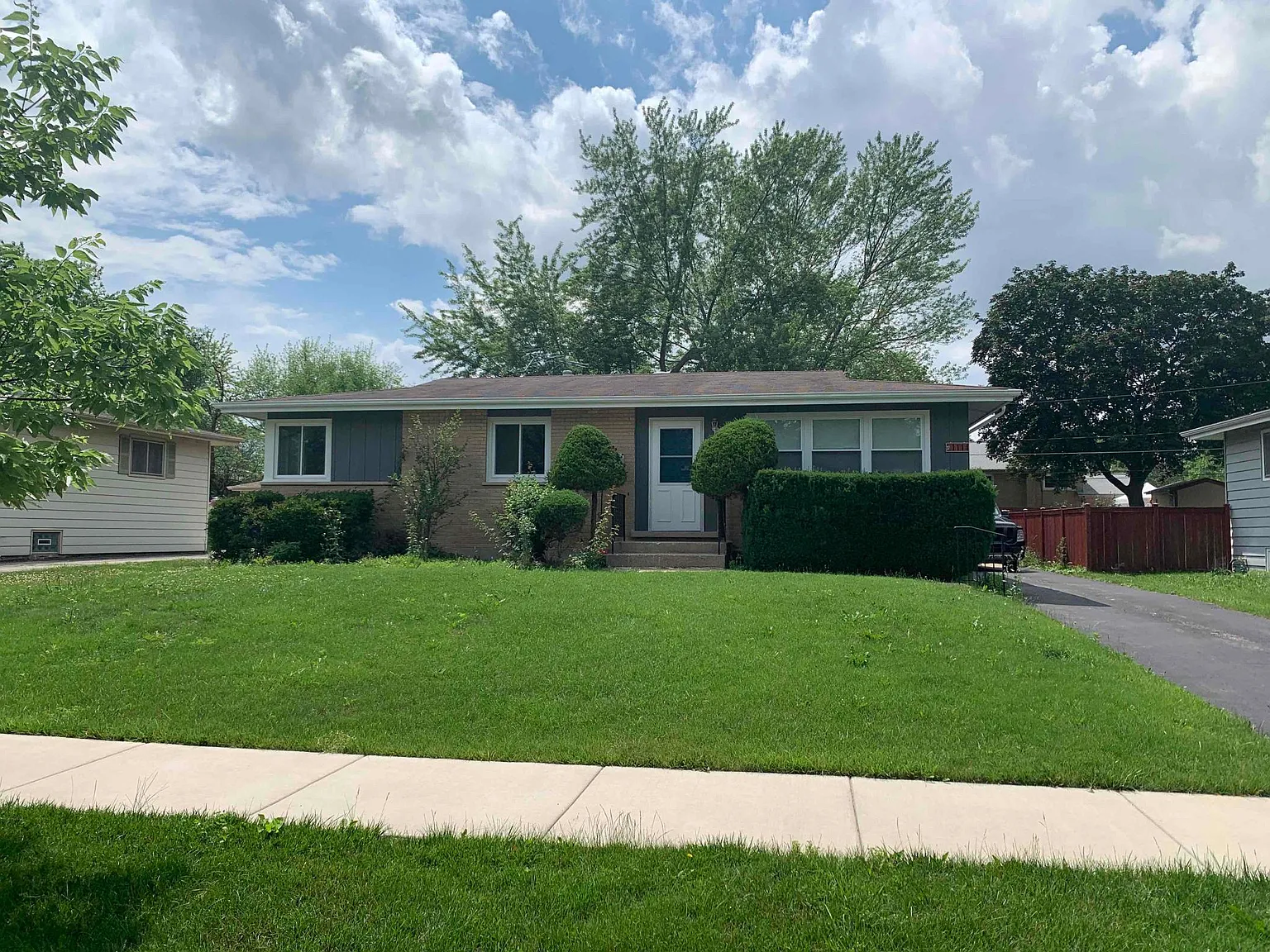 1114 N Crabtree Ln photo 1