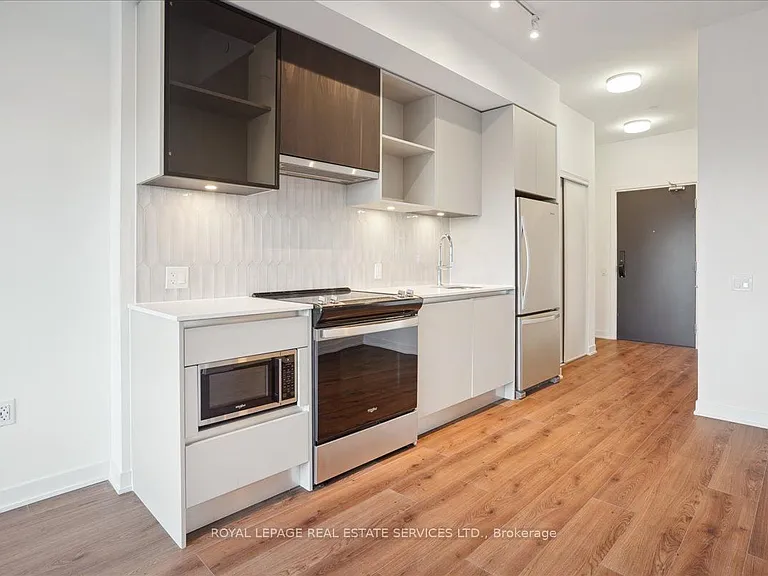 395 Dundas St W #239 — Photo 5