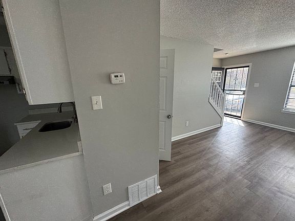 4th image of 3546 Christine Rd