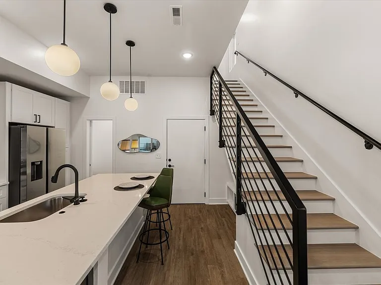 1213 E 29th St — Photo 18