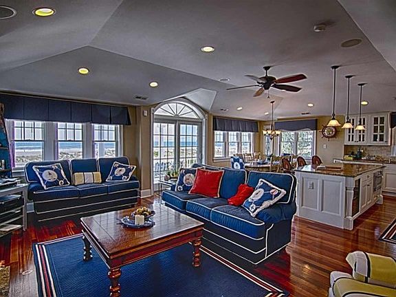 3rd image of 2211 Wesley Ave #2