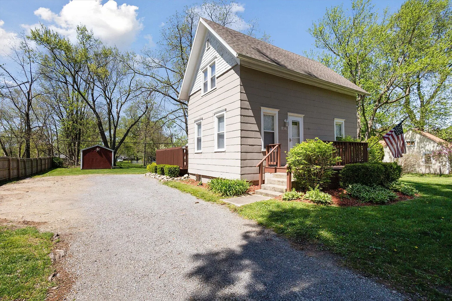 838 N Brown St photo 1