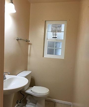 5th image of 1132 E Marshall Blvd
