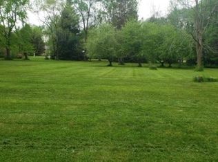 N6051 Valley Heights Dr, Fredonia, WI 53021