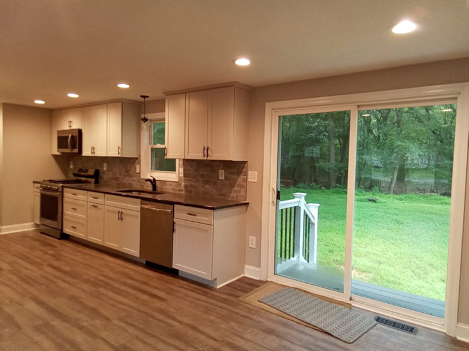 3 bed, 2.0 bath, 1248 sqft, $2,775 — Photo 4