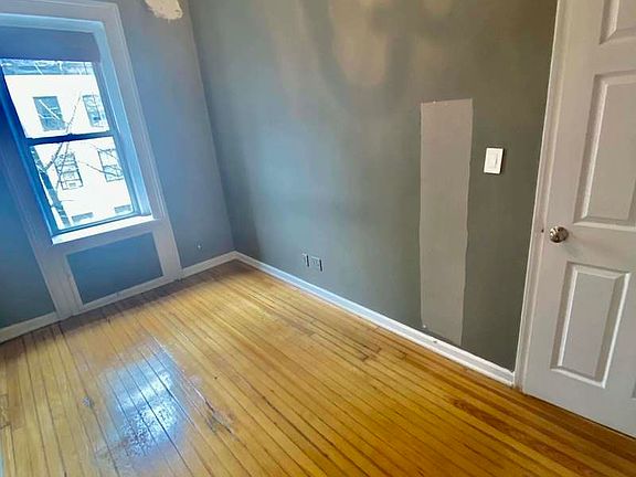 3rd image of 161 E 61st St #4A