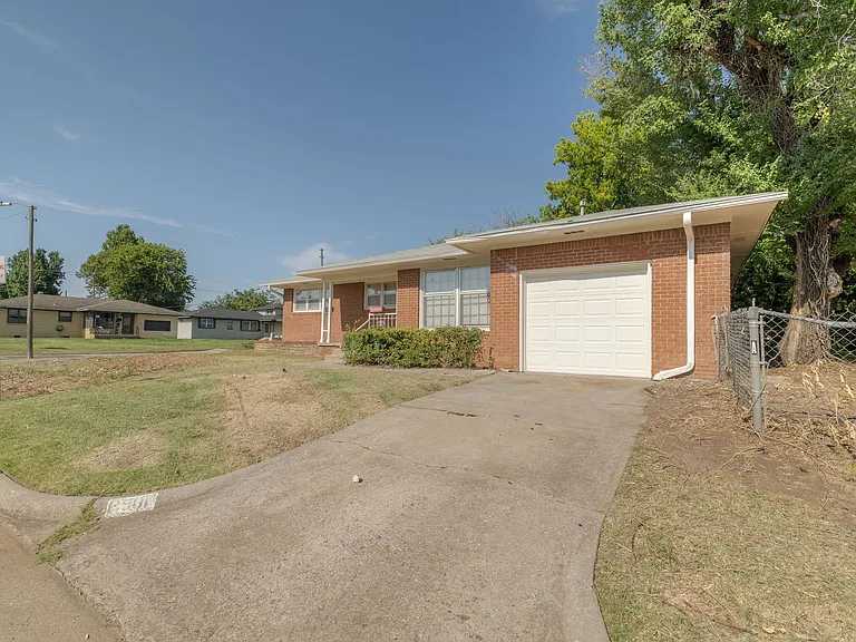 1501 SW 66th St — Photo 3