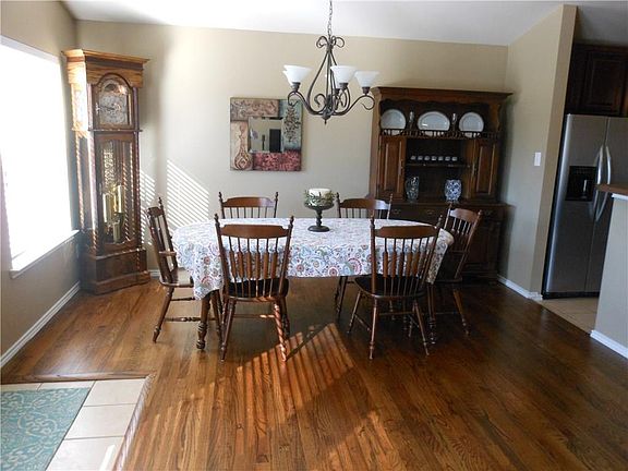 3rd image of 1404 Gordon Dr