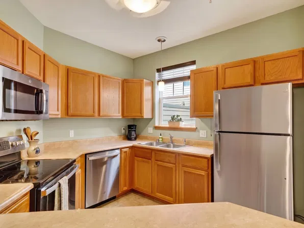59 S Gardens Way, Fitchburg, WI 53711