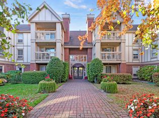 843 22nd St #205, West Vancouver, BC