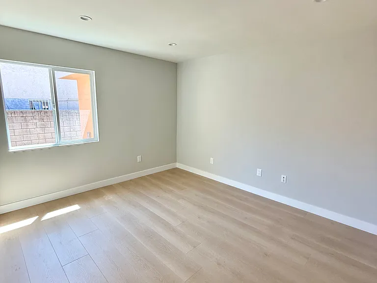 3440 N Vineland Ave — Photo 10