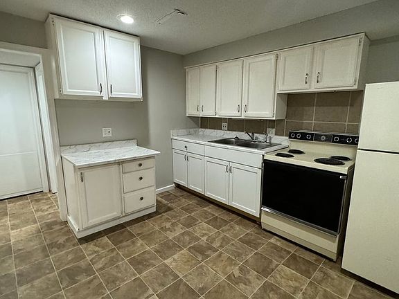 5th image of 1217 1/2 W Truman Rd