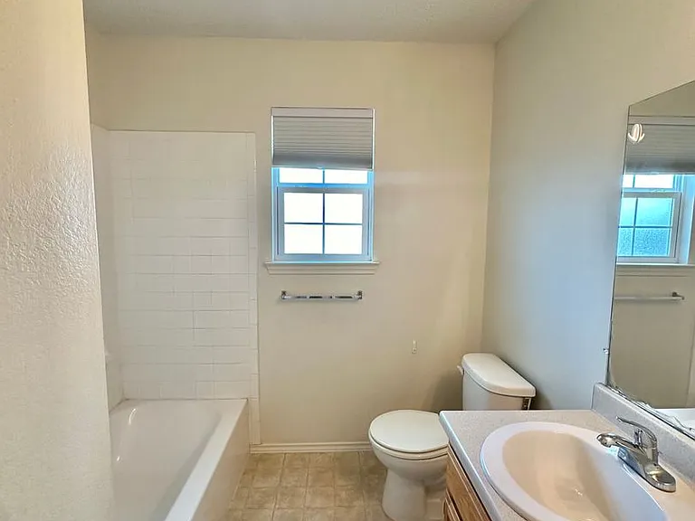 1206 Elmo Ln — Photo 16