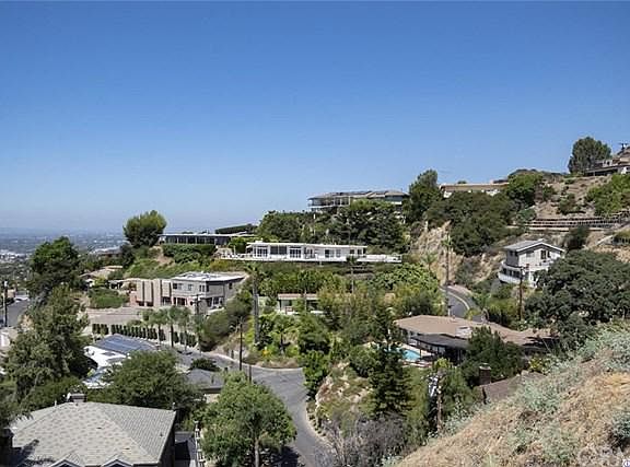 2nd image of 1001 Via Alta