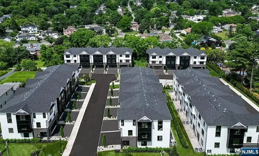 Building Photo - 7 Skye Dr