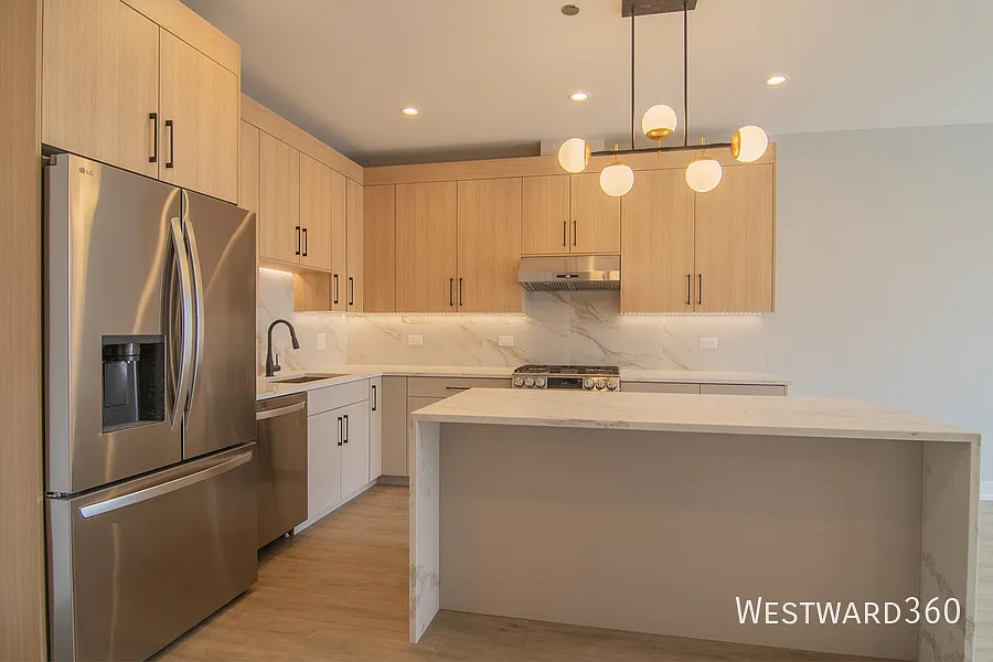 Building Photo - 2354 W Polk St #302