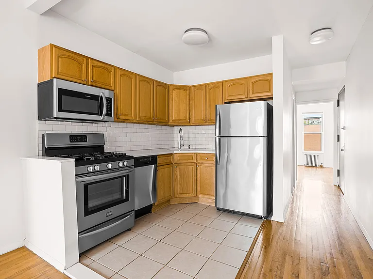 580 6th Ave #3 — Photo 3