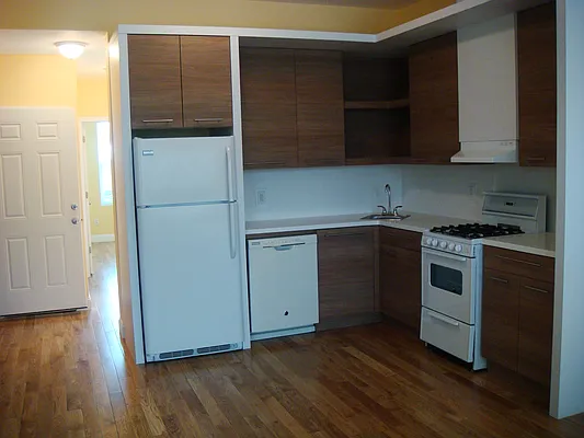 Rented by Avanguard Realty Corp | media 11