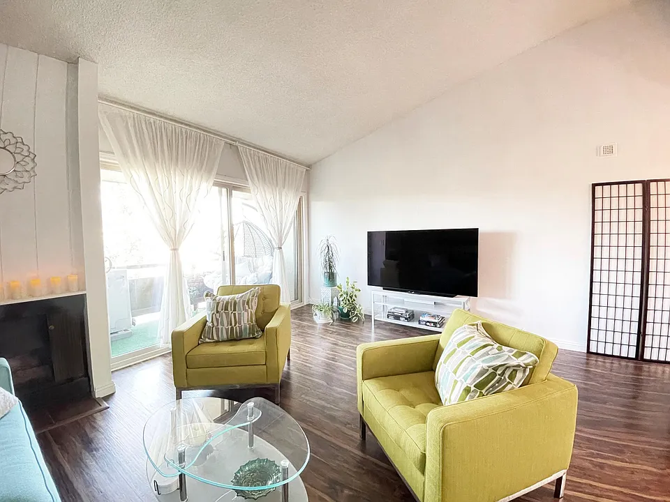 1611 Hotel Cir S