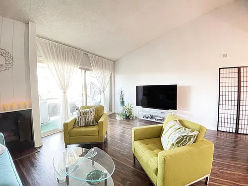 1611 Hotel Cir S Photo 1