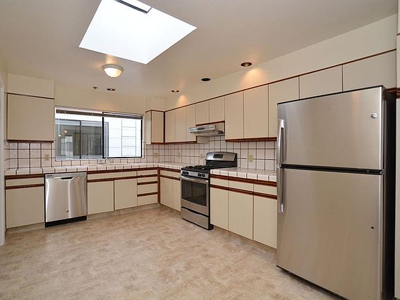 5th image of 447 22nd Ave APT 3
