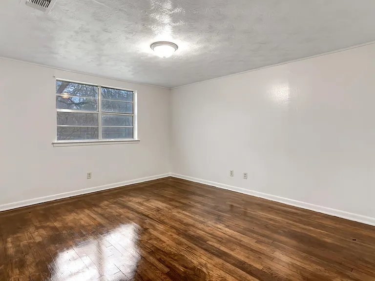 410 Shady Ln — Photo 15