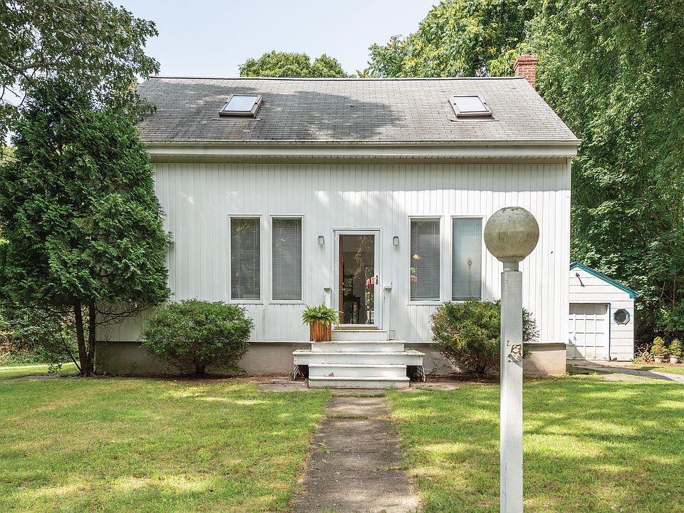 1st image of 6 Arbutus Ln