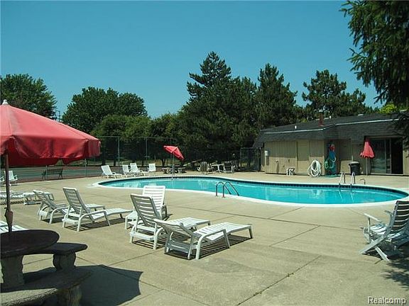 5th image of 1622 S Hill Cir