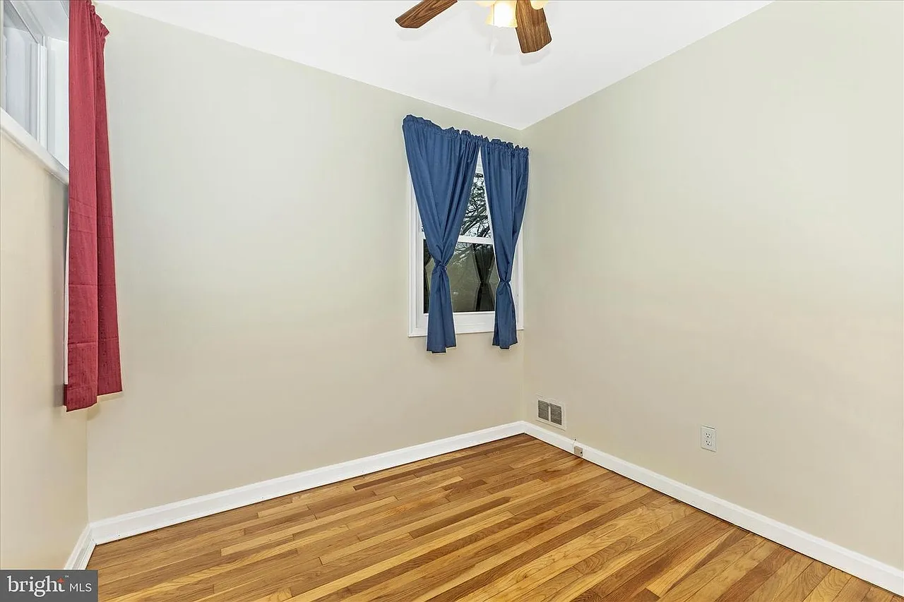 6 bed, 1830 sqft, $1,000 — Photo 3