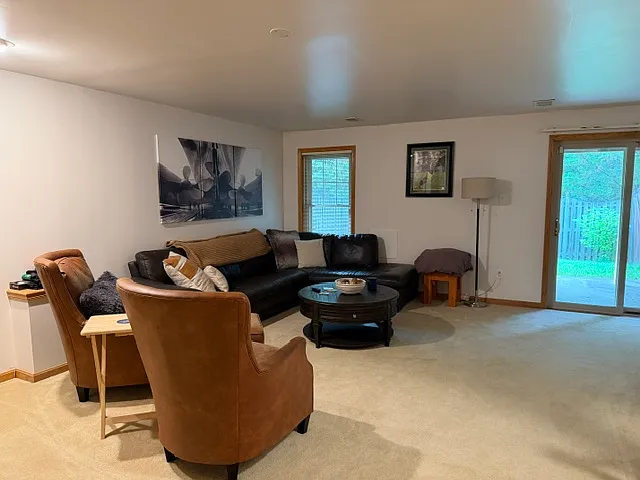3 bed, 3.5 bath, 2376 sqft, $3,000 — Photo 3