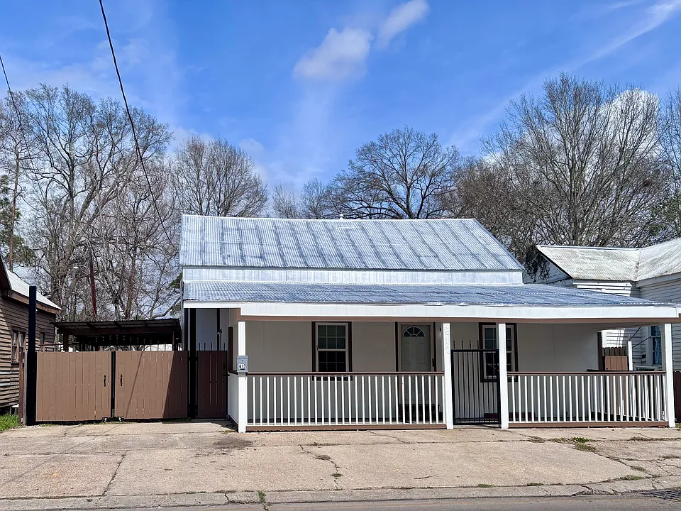 617 E Saint Peter St