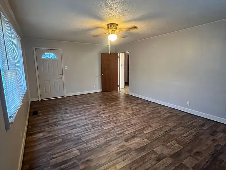 306 Walnut St — Photo 14