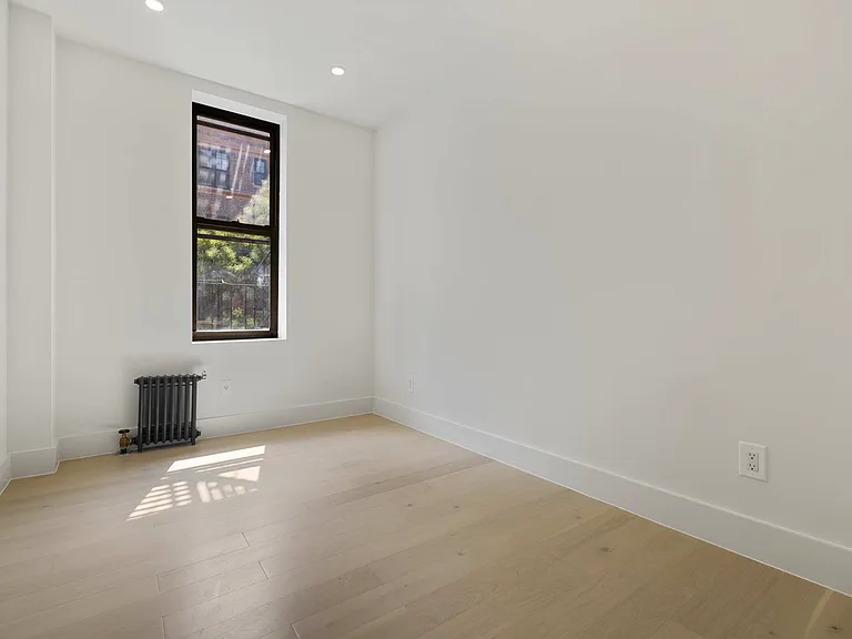 301 W 22nd St #38 — Photo 4