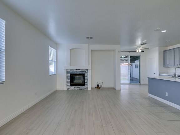 4th image of 1228 N Sloan Ln